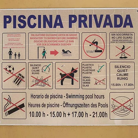 En Centro Con Piscina Moraira